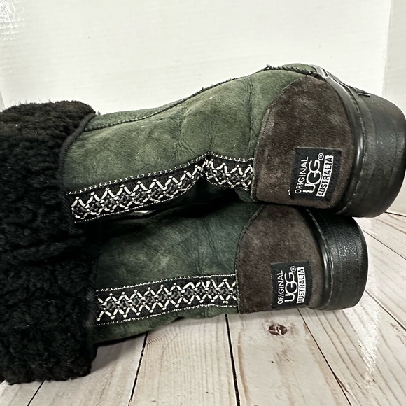 UGG Classic Mini II Braid Platform Boot with Tasman Design  UGG TASMAN BRAID BOOTS (UNISEX)